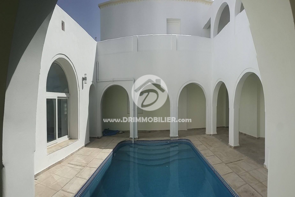 V142 -                            بيع
                           Villa avec piscine Djerba