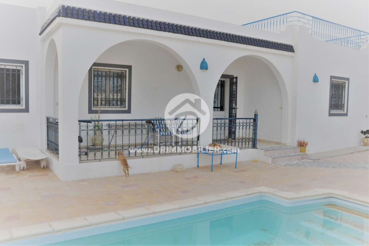 V162 -                            بيع
                           Villa avec piscine Djerba