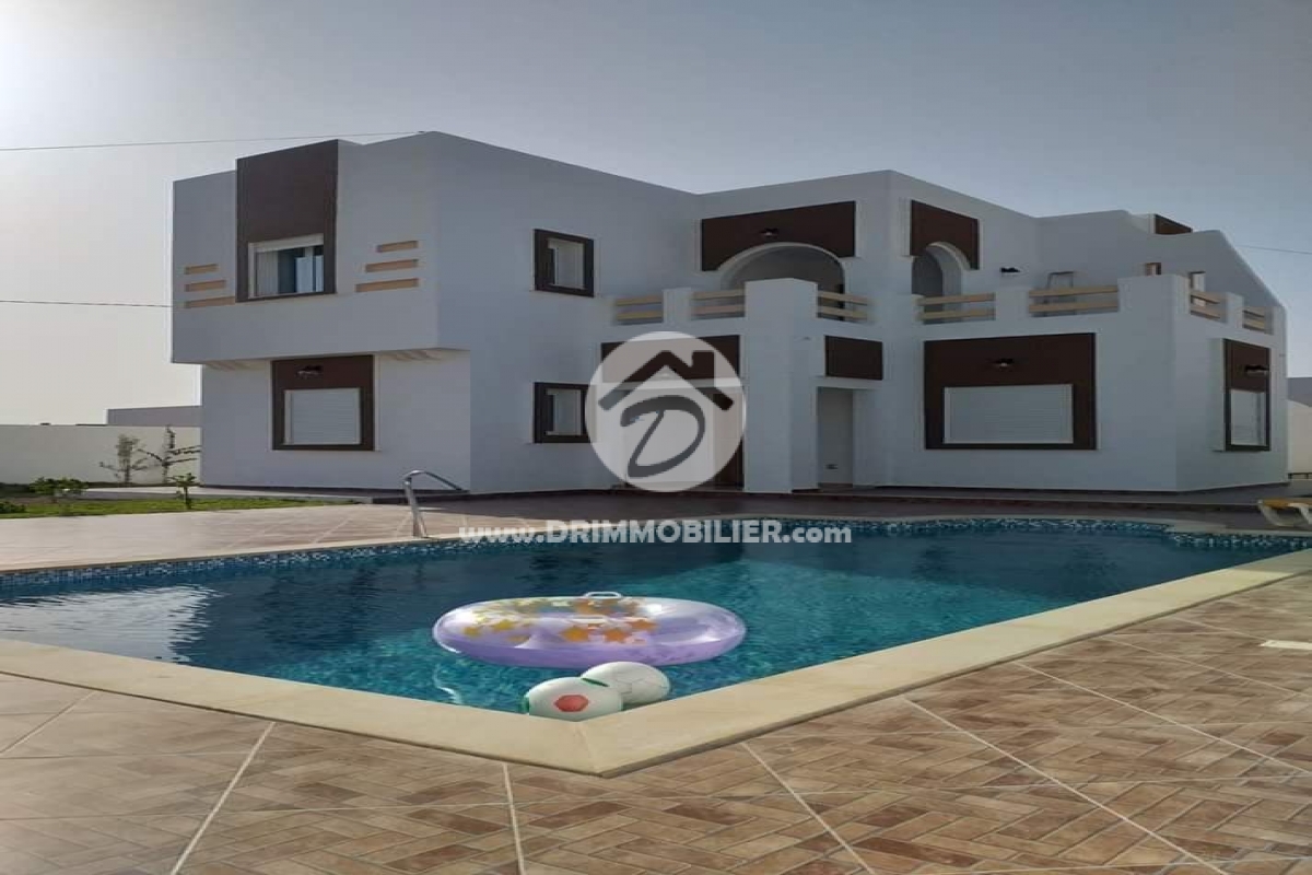 V454 -                            بيع
                           Villa avec piscine Djerba