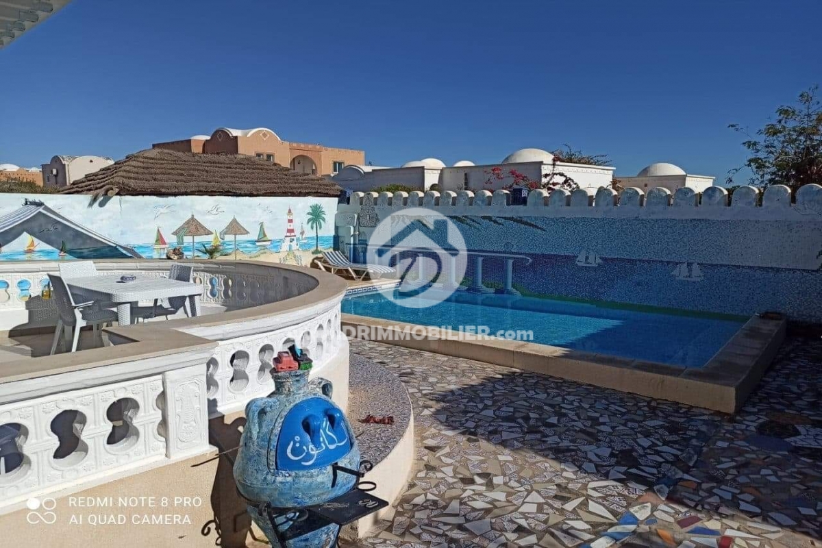 V458 -                            بيع
                           Villa avec piscine Djerba