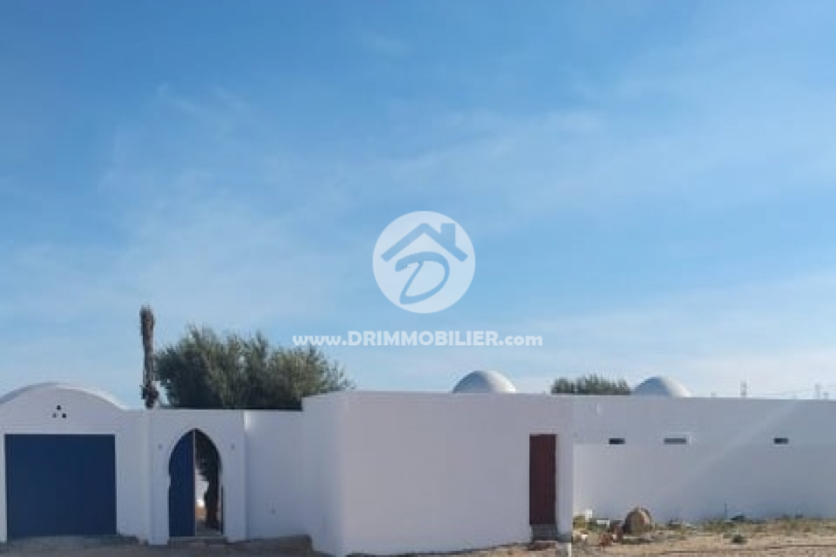 V466 -                            بيع
                           Villa avec piscine Djerba