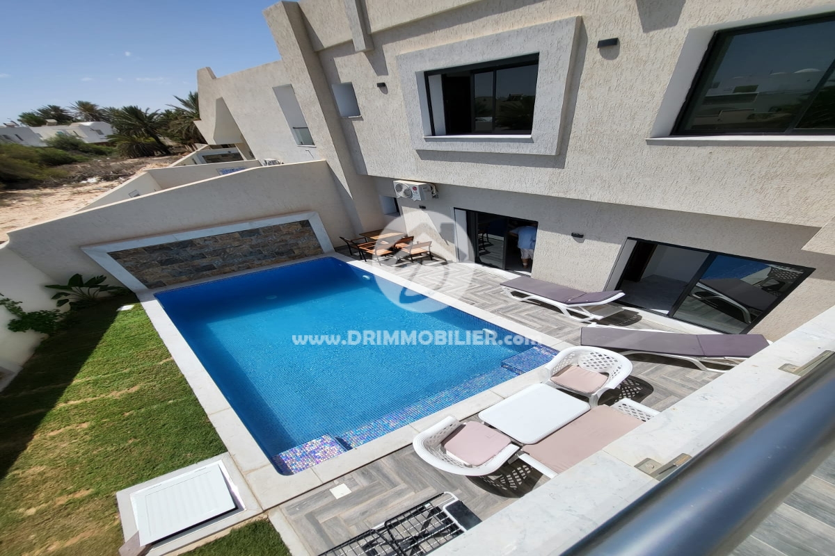 V542 -                            بيع
                           Villa avec piscine Djerba