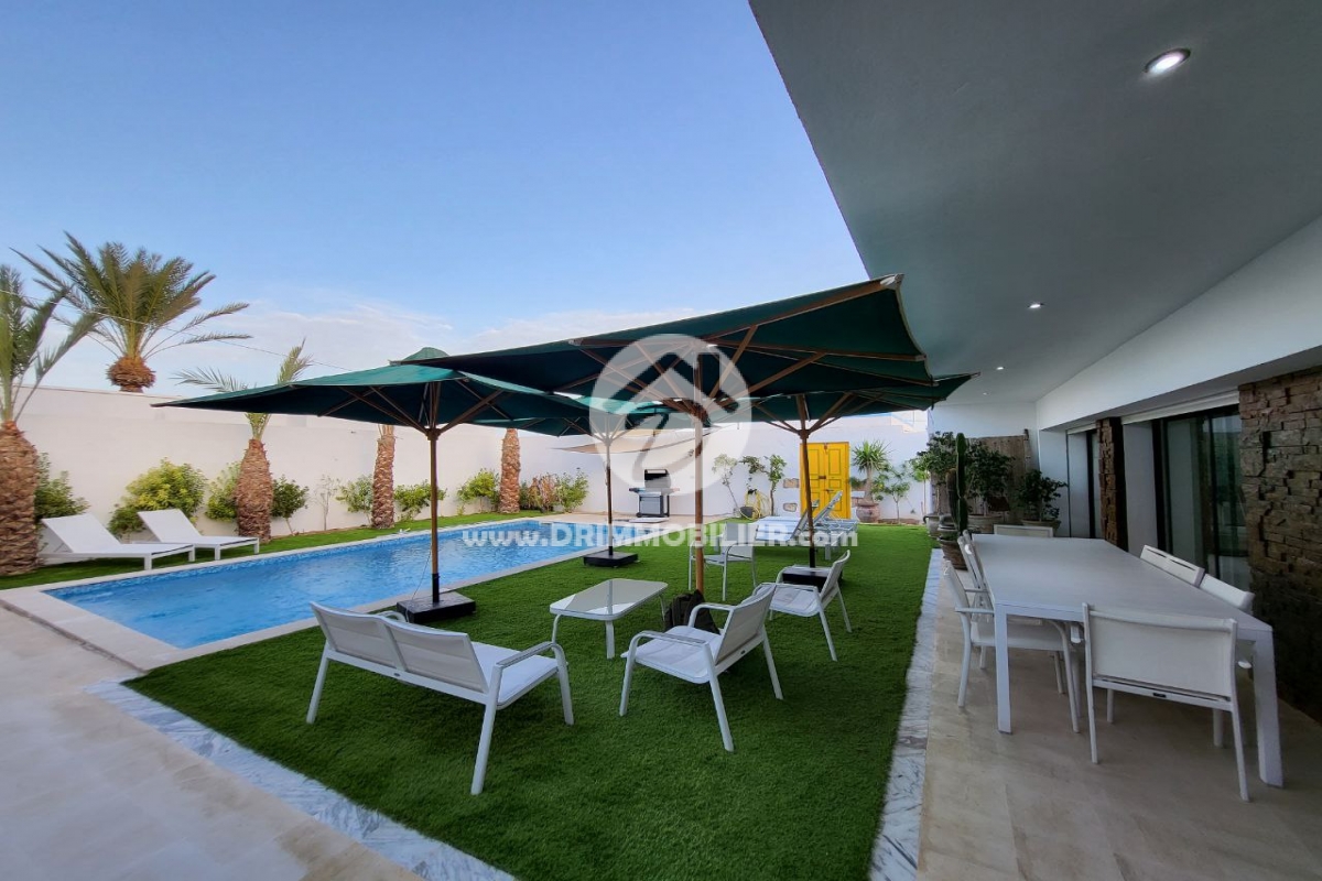 V544 -                            بيع
                           Villa avec piscine Djerba