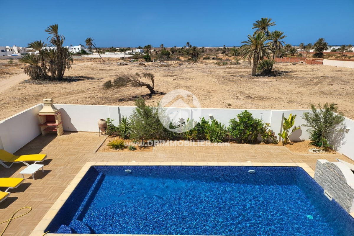 V546 -                            بيع
                           Villa avec piscine Djerba