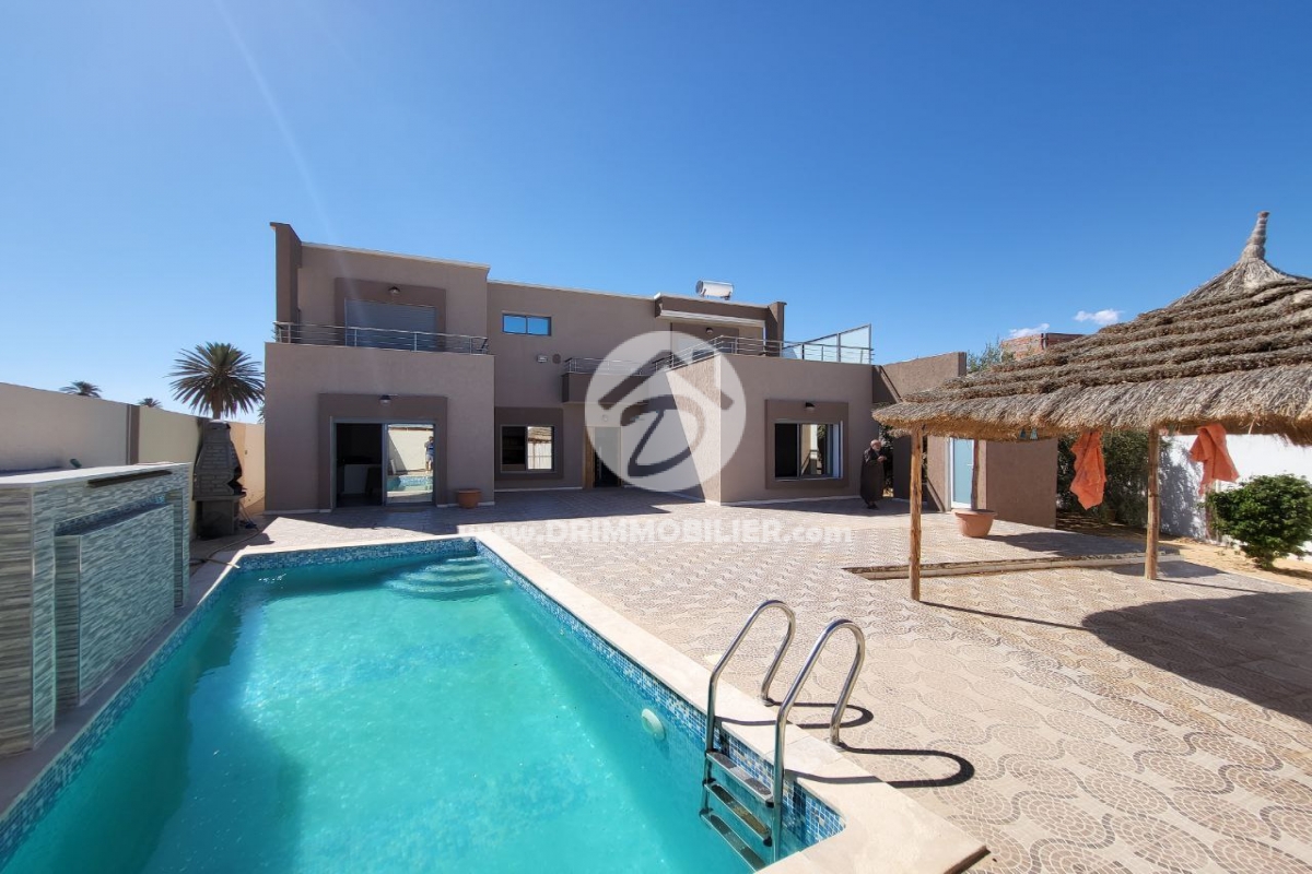 V549 -                            بيع
                           Villa avec piscine Djerba
