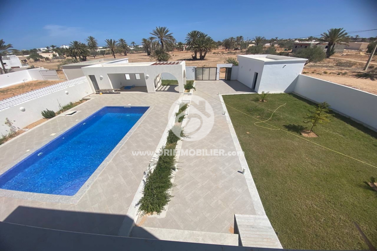 V596 -                            Vente
                           Villa avec piscine Djerba