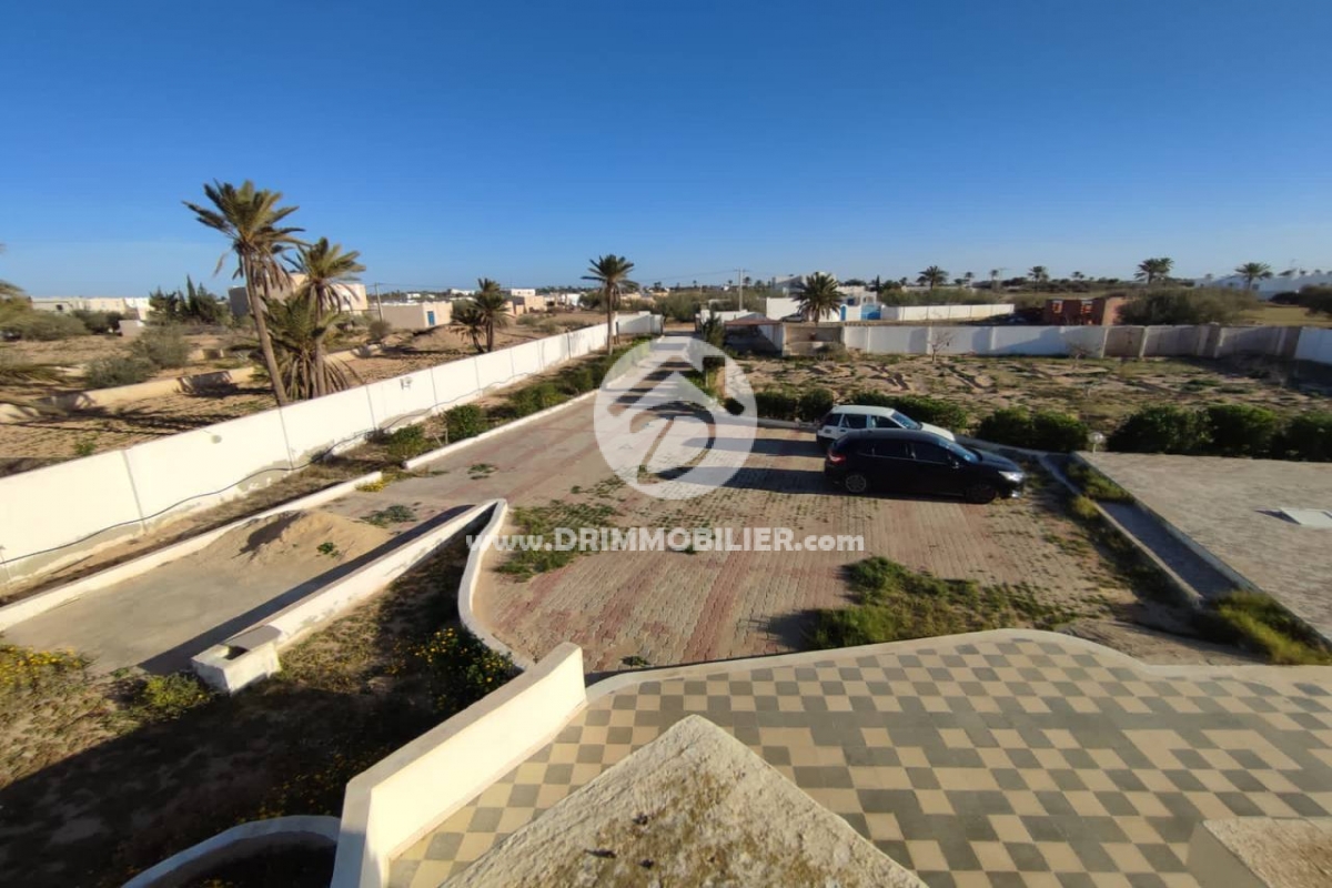 V598 -                            Vente
                           Villa avec piscine Djerba