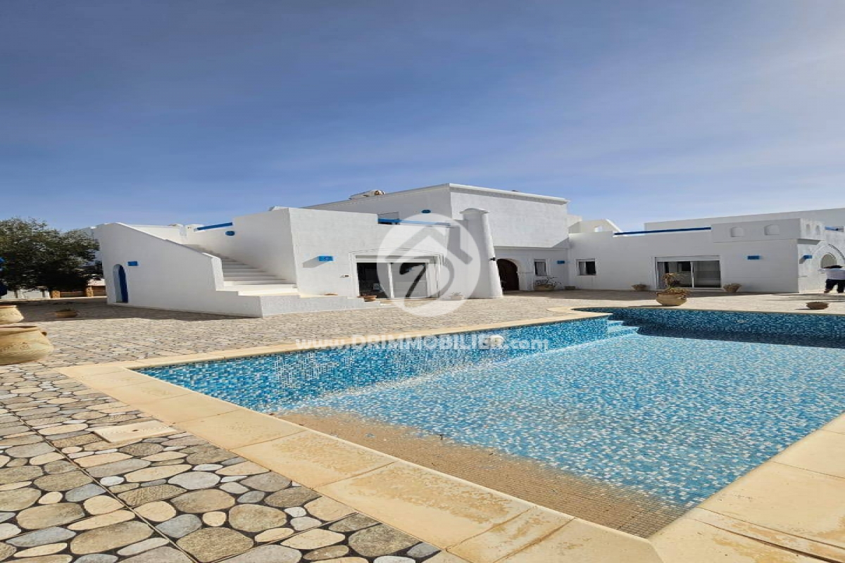 V606 -                            بيع
                           Villa avec piscine Djerba