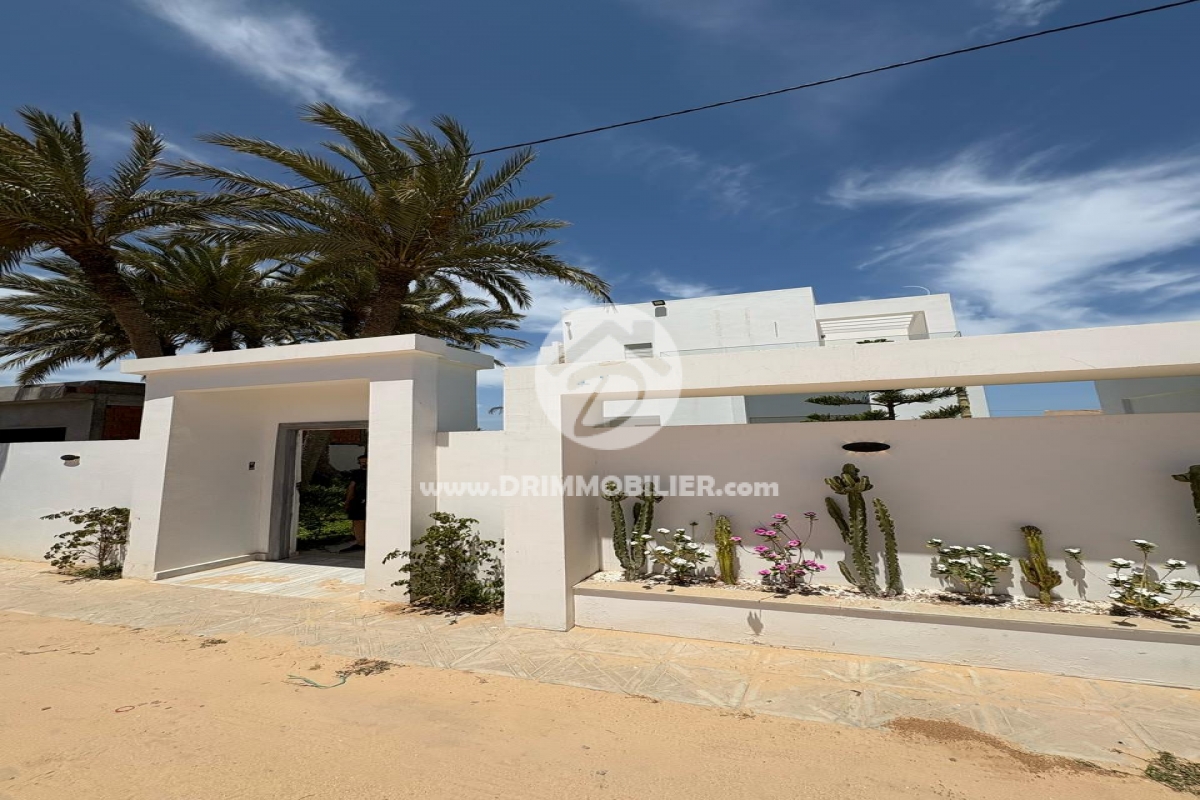 V690 -                            Sale
                           Villa avec piscine Djerba