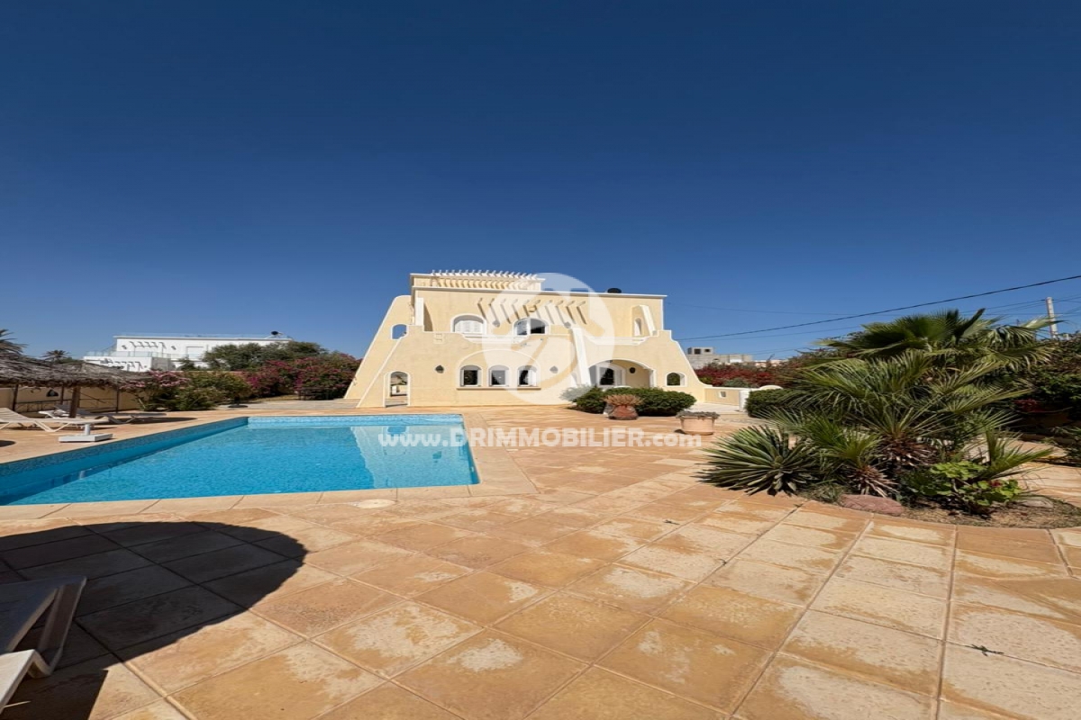 V691 -                            Vente
                           Villa avec piscine Djerba