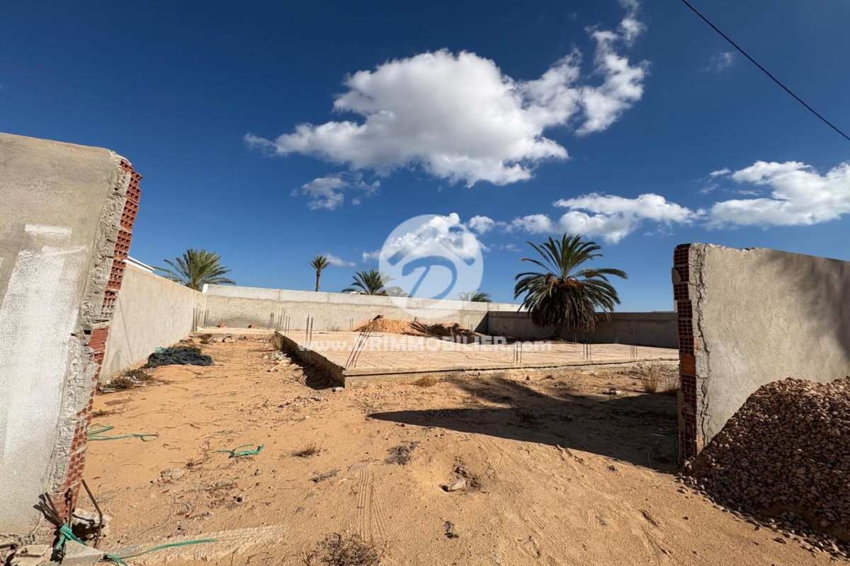 V716 -                            بيع
                           Terrain Djerba