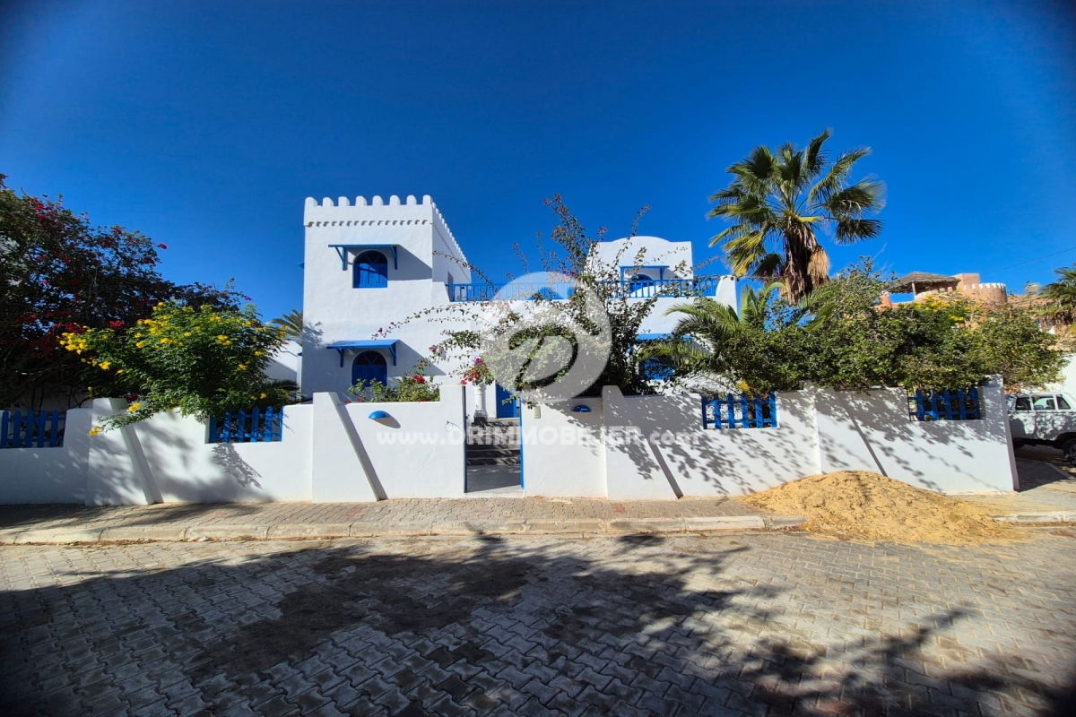 V737 -                            Vente
                           Villa avec piscine Djerba
