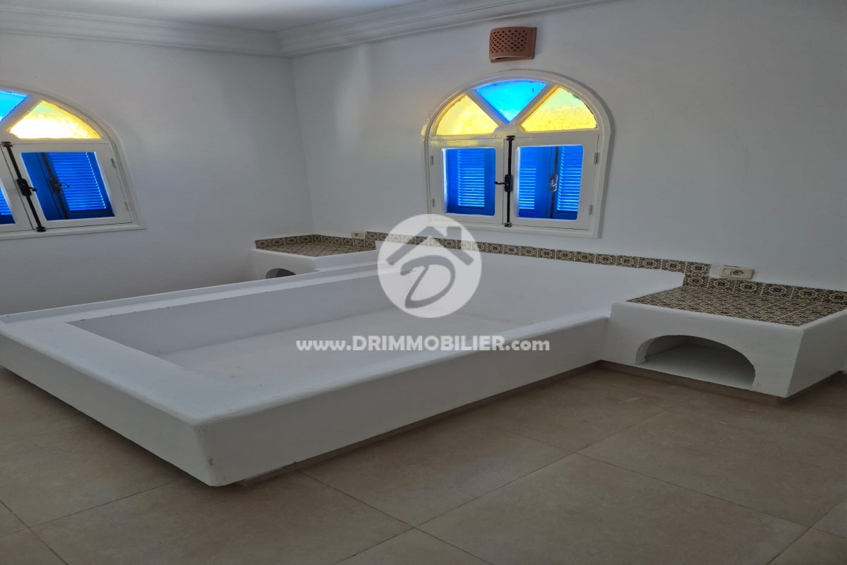 V737 -   Villa avec piscine Djerba