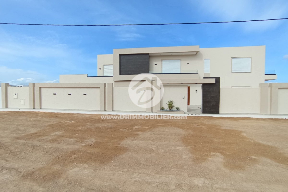 V743 -                            بيع
                           VIP Villa Djerba