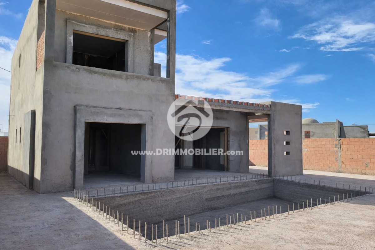 V755 -                            Vente
                           Villa avec piscine Djerba