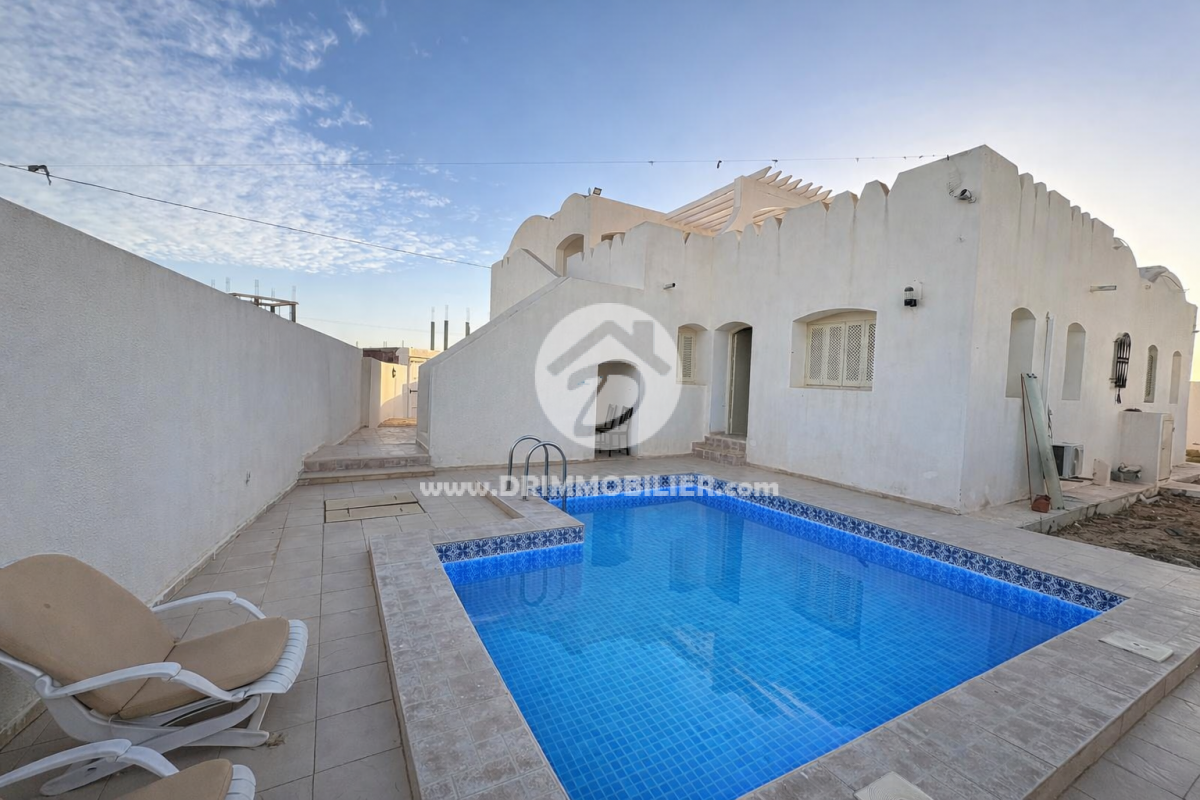 V759 -                            Vente
                           Villa avec piscine Djerba