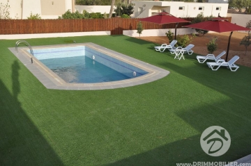 L166 -                            بيع
                           Villa avec piscine Djerba