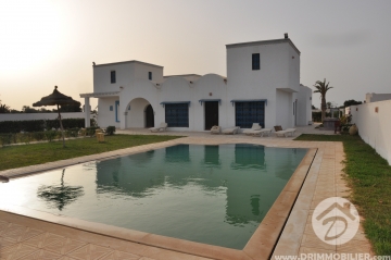 L169 -                            بيع
                           Villa avec piscine Djerba