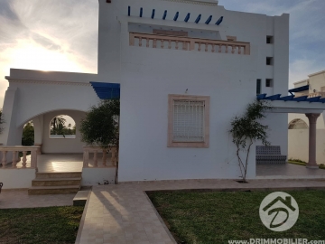 L176 -                            بيع
                           Villa avec piscine Djerba