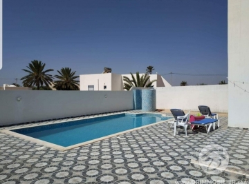 L243 -                            بيع
                           Villa avec piscine Djerba