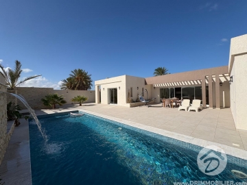  L445 -    فيلا مع حمام سباحة جربة