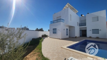  L451 -    فيلا مع حمام سباحة جربة