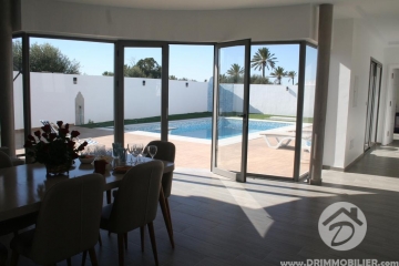 V267 -                            بيع
                           Villa avec piscine Djerba