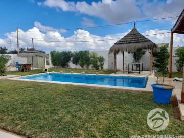 V442 -                            بيع
                           Villa avec piscine Djerba