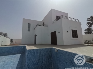 V523 -                            بيع
                           Villa avec piscine Djerba