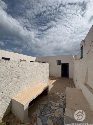 V794 -                            Sale
                           Houch Djerbien Djerba